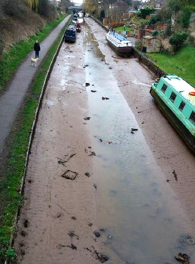 Middlewich stranded boats