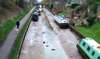 Middlewich stranded boatsShort