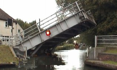 aldermaston lift bridge