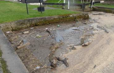 Rubbish at flood lock